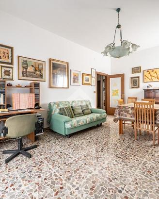 3 LOCALI A REGGIO NELL'EMILIA