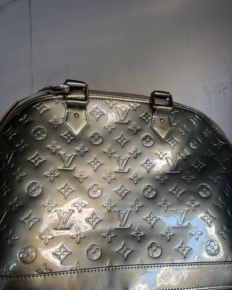 Borsa LV