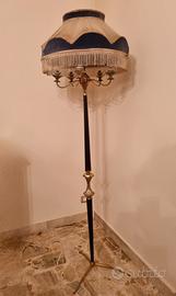 lampada antica da pavimento