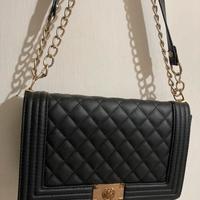 Borsa tracolla mera con dettagli oro