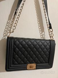 Borsa tracolla mera con dettagli oro