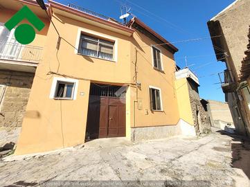 CASA SEMINDIPENDENTE A AIROLA