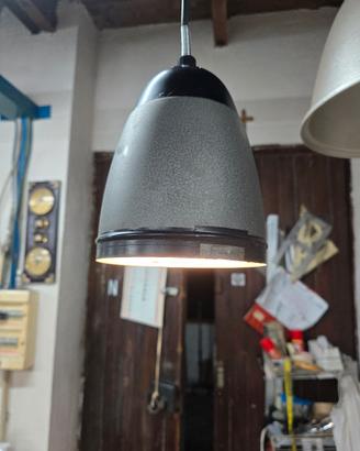lampada a sospensione industriale