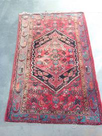 Vecchio tappeto caucasico