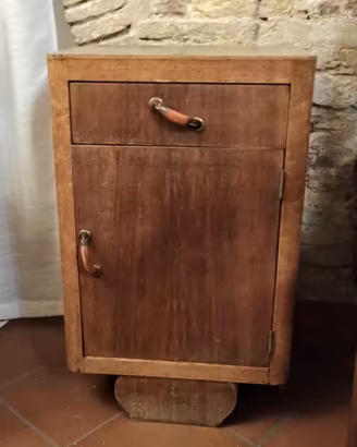 comodino antico 