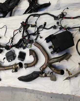 Ducati Monster 821 ricambi vari
