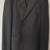 Completo elegante uomo con giacca e pantaloni