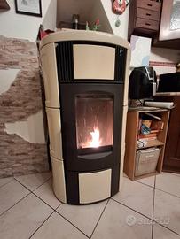 Stufa a pellet extraflame modello Iside idro