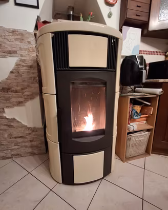 Stufa a pellet extraflame modello Iside idro