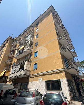 3 LOCALI A NAPOLI