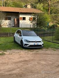 Golf 7.5 R - 310 cv