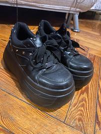 Zapatos negros con plataforma AGTA