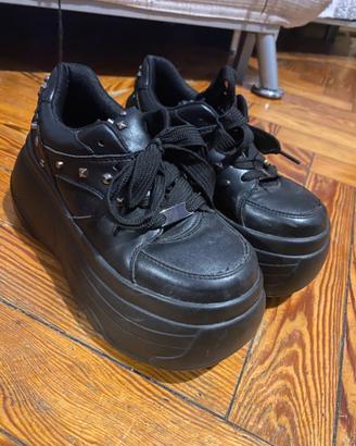 Zapatos negros con plataforma AGTA