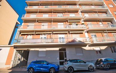 TRILOCALE COMPLETAMENTE ARREDATO CON BOX E CANTINA