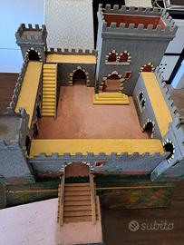 Castello medioevale in legno per soldatini