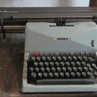 macchina da scrivere olivetti