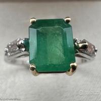 Anello in platino oro diamanti e smeraldo brasile