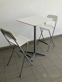Tavolo e sedie