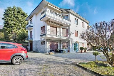 Appartamento di 100 m² con 3 locali e posto auto a