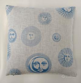 Cuscino Fornasetti "soli e lune" azzurro