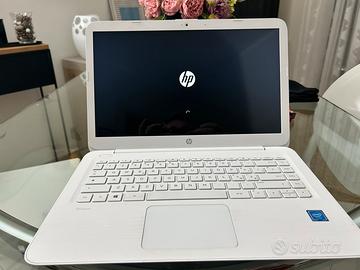 Portatile HP 4 Giga di Ram 64 giga di memoria