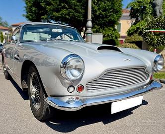 Aston Martin DB4 3.7 SUPERLEGGERA