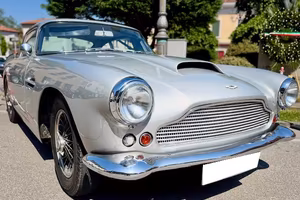 Aston Martin DB4 3.7 SUPERLEGGERA