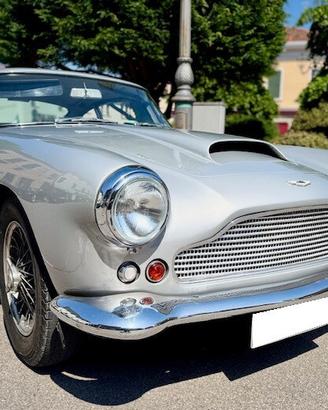 Aston Martin DB4 3.7 SUPERLEGGERA