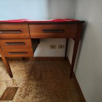 Mobile supporto per macchine da cucire