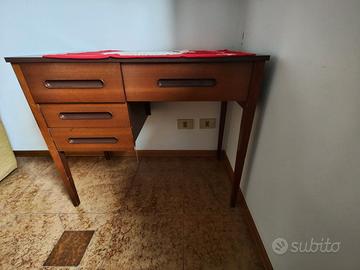 Mobile supporto per macchine da cucire