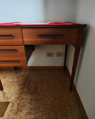 Mobile supporto per macchine da cucire