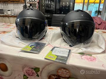 Caschi per scooter pari al nuovo