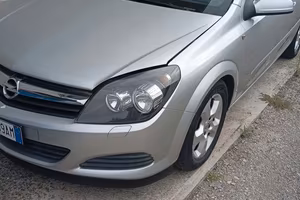 Opel Astra 1.4 GTC 90 cv