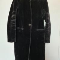 cappotto nero in pelliccia ecologica 