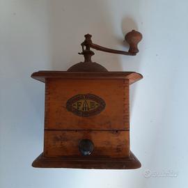Macinino da caffe' d'epoca