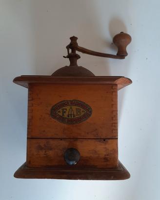 Macinino da caffe' d'epoca