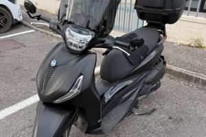 Piaggio Beverly 300 hpe deep black