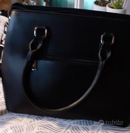 Borsa con manici e tracolla 