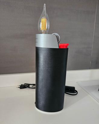 Lampada da tavolo ispirata accendino Bic Nero