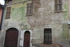 Immobile in asta di 291 m² con 2 locali e box auto