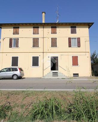 2 LOCALI A PARMA