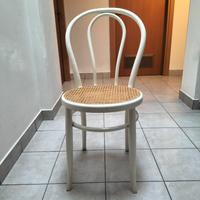 Sedia stile Thonet ma moderna