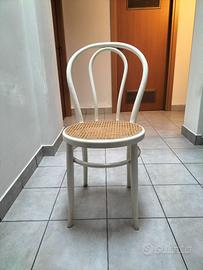 Sedia stile Thonet ma moderna