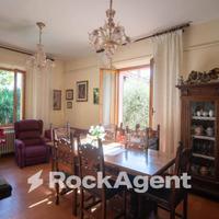 VILLA CON GIARDINO FRA MARE E CENTRO