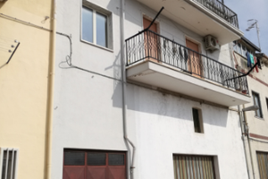 Stabile ampio, ristrutturato e luminoso