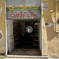 NEGOZIO A NAPOLI