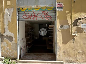 NEGOZIO A NAPOLI