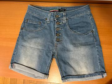 Shorts in jeans con risvolto