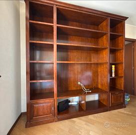 Libreria in legno di noce in ottime condizion