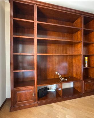 Libreria in legno di noce in ottime condizion